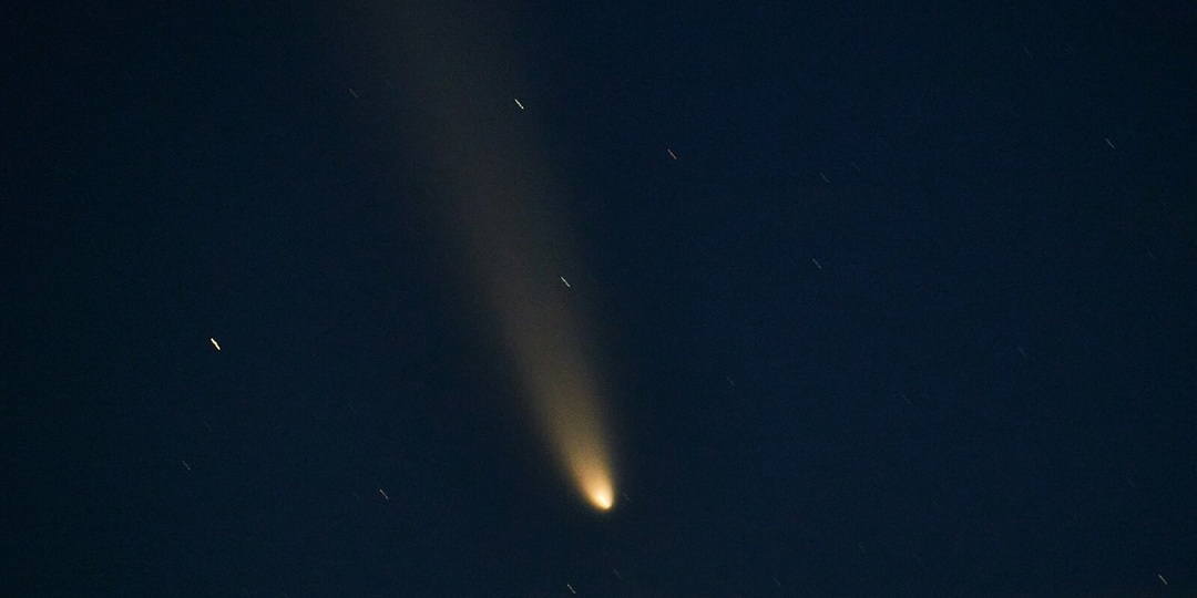 Космический маяк: комета 3I/ATLAS испускает лучи со строгой периодичностью