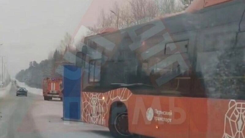 Серьезная авария с автобусом в Дзержинском районе на правом берегу