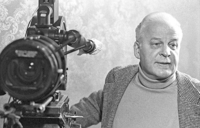 Режиссер Станислав Ростоцкий.