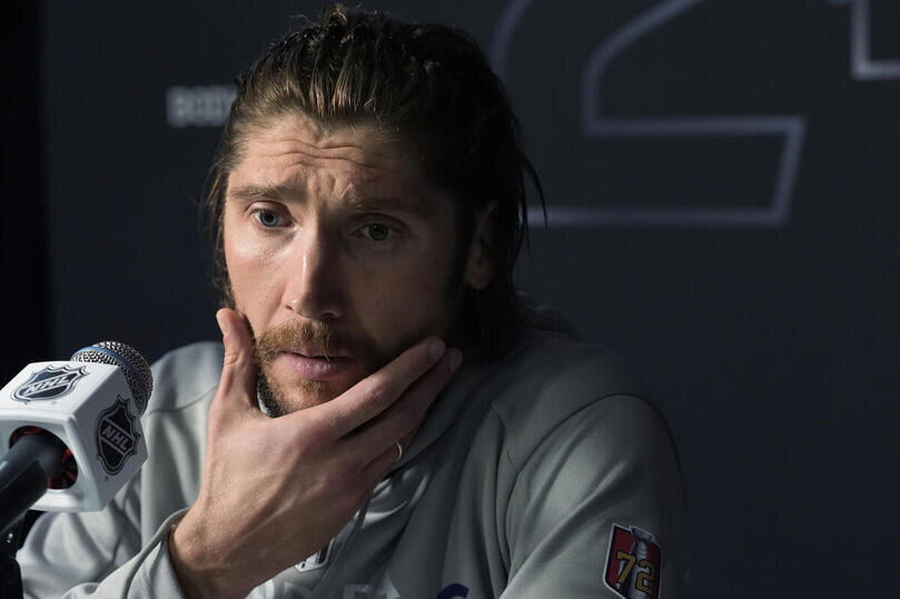     37-летний российский вратарь "Флориды" Сергей Бобровский без шлема / фото: AP