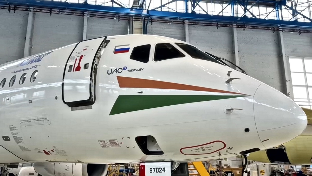 SJ-100. Кадры ОАК