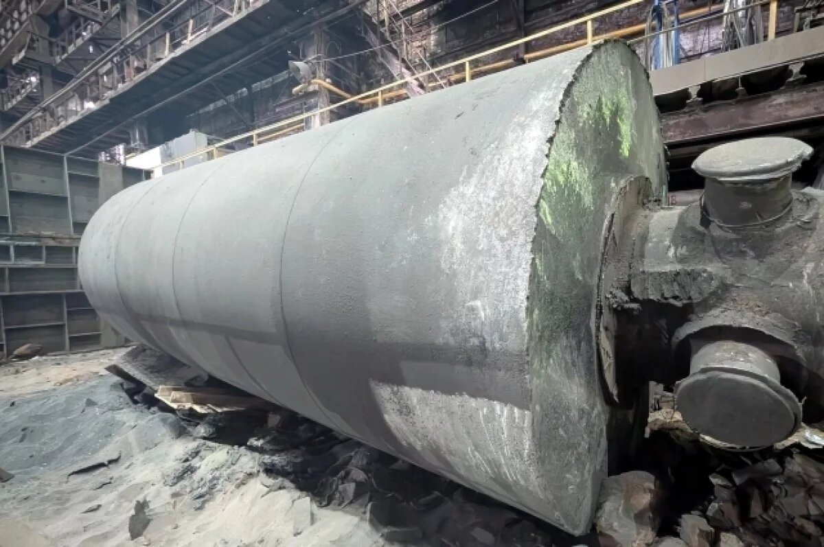    Отливка весит свыше 115 тонн и выполнена из высокопрочного чугуна с шаровидным графитом.