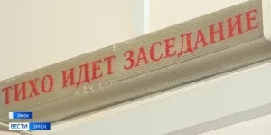 Запихнули в багажник и увезли на кладбище: двух омичей подозревают в похищении человека