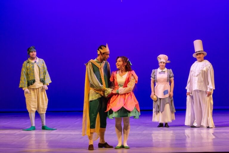    Молодёжный театр приглашает оренбуржцев на спектакль о любви Оренбуржье