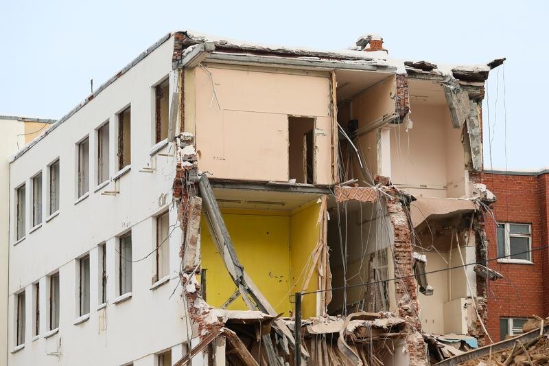    ЕАН. Полуразрушенный дом