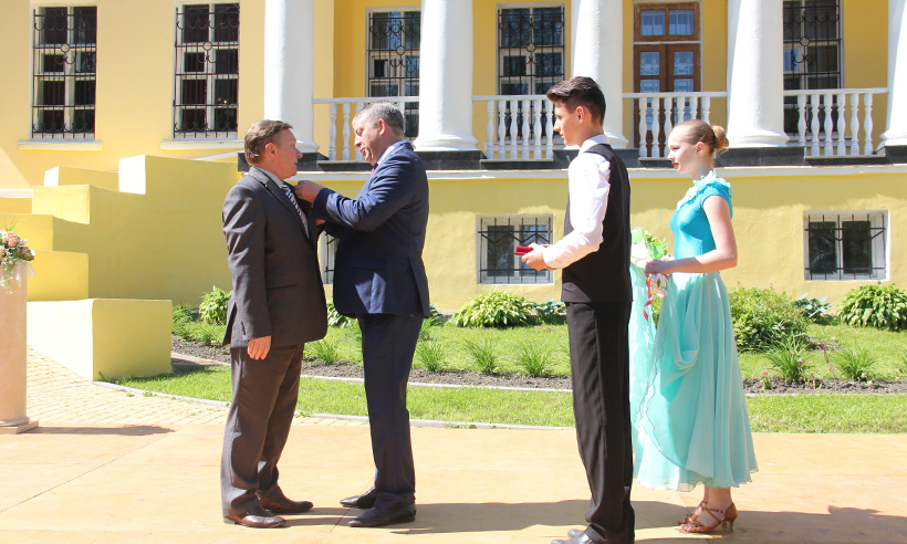 Владимир Сорочкин в Овстуге с губернатором Александром Богомазом. 2016 год. 
