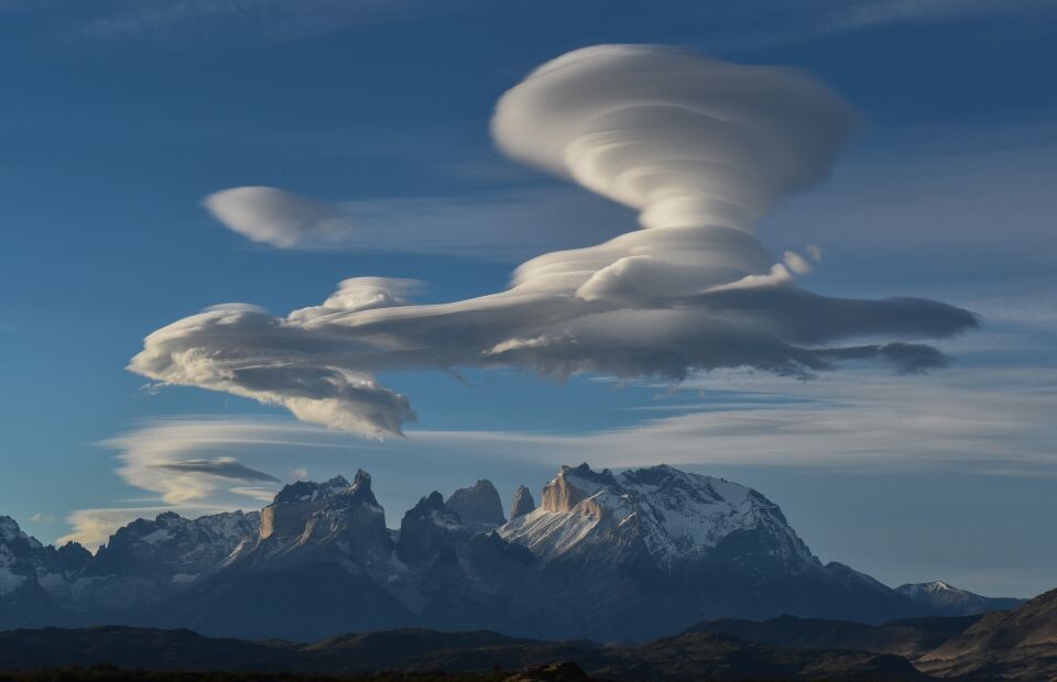    Облака. Летающая тарелка. Источник: Unsplash.com