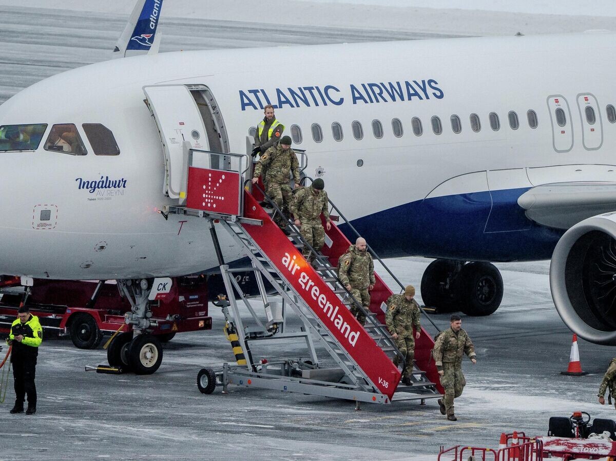    Прибытие датских военных в аэропорт Нуука | © REUTERS / Mads Claus Rasmussen