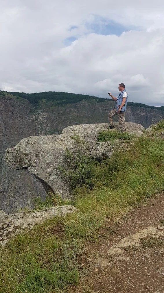 Обрыв вниз всего 519 метров...