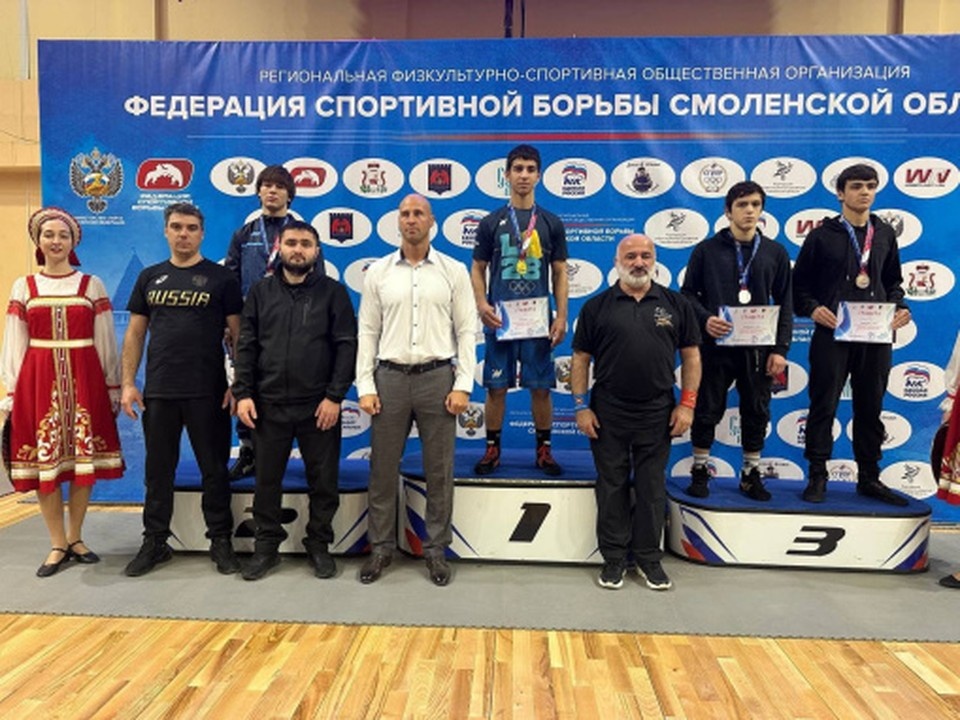    Тренируют спортсменов Александр Боровский, Александр Сивков, Антон Базаров, Михаил Шилов, Юрий Семенов, Даниил Лернер, Андрей Криничный, Денис Васютин и Елена Родина. пресс-служба губернатора и правительства Белгородской области