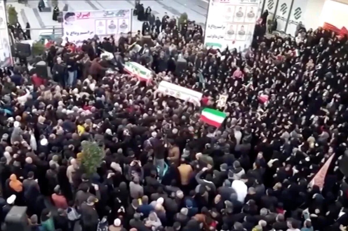    12 января иранцы вышли на улицы, чтобы поддержать действующую власть и выразить несогласие с недавними протестами.