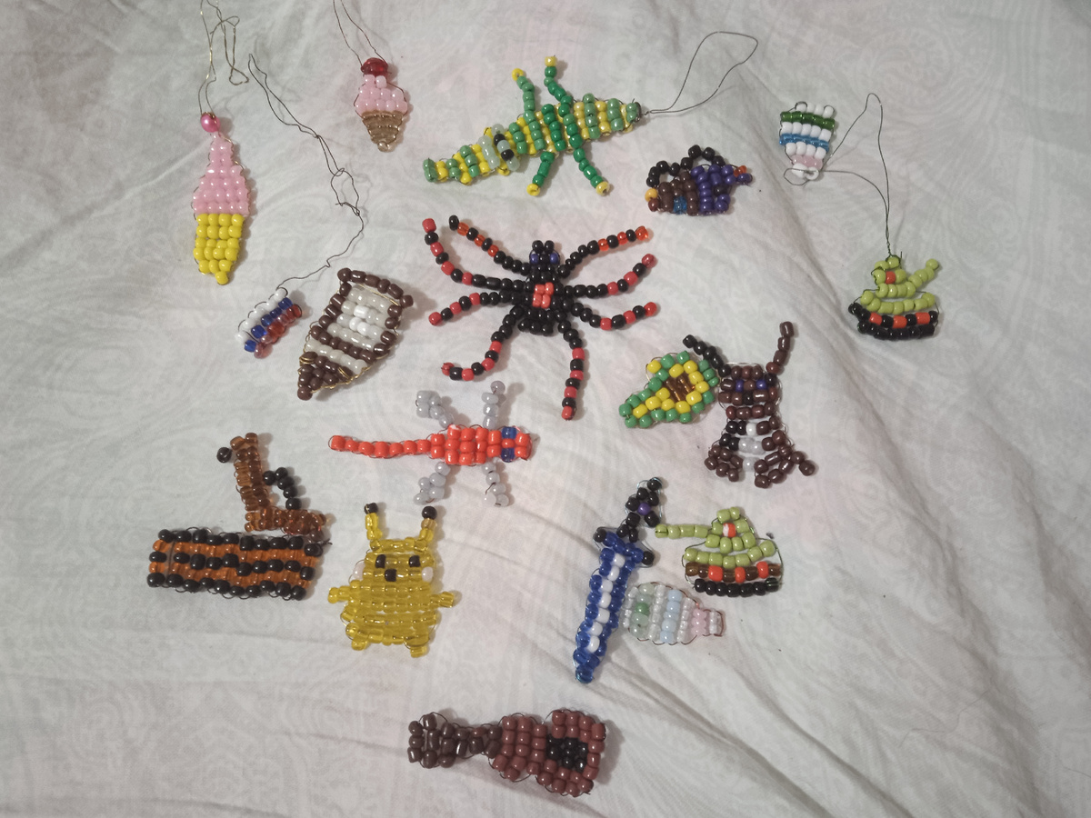 Поделки по бисеру.