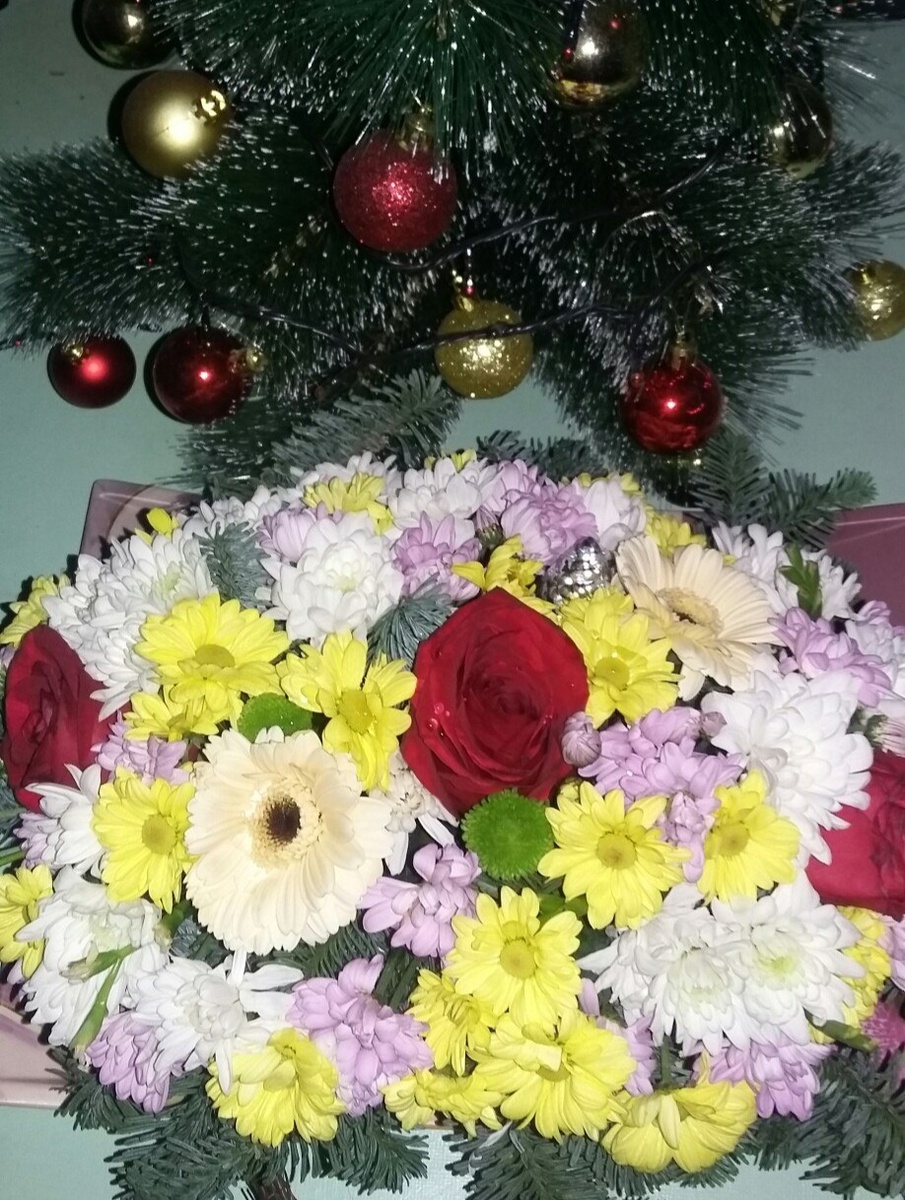 На тот НГ мне подарили цветы 😀