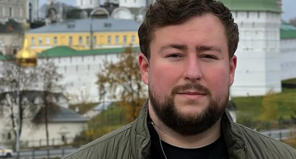 «Верил в победу»: Суд отменил решение по делу активиста из-за фото Навального