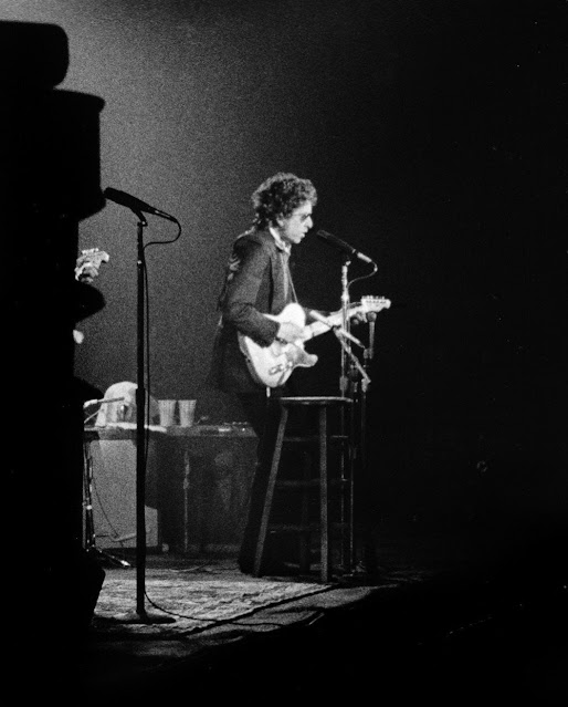 Оригинальная фотография, на основе которой был создан арт для обложки «Blood on the Tracks»