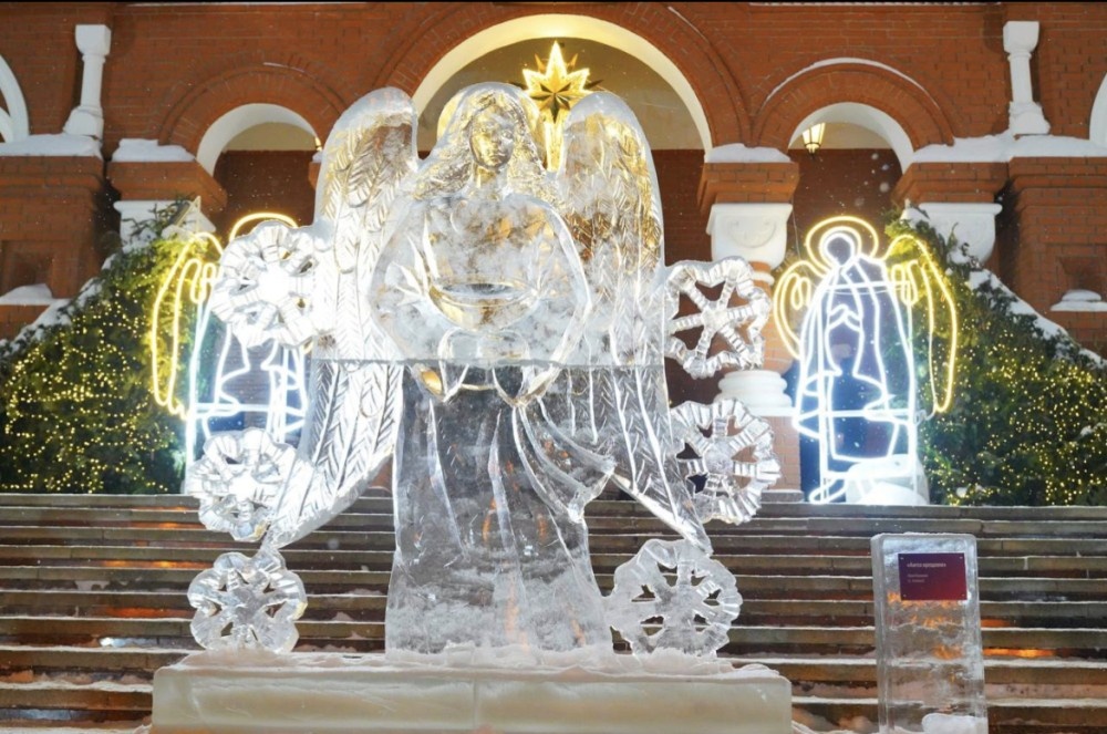    Более 30 ледовых скульптур ангелов появились на улицах Ижевска