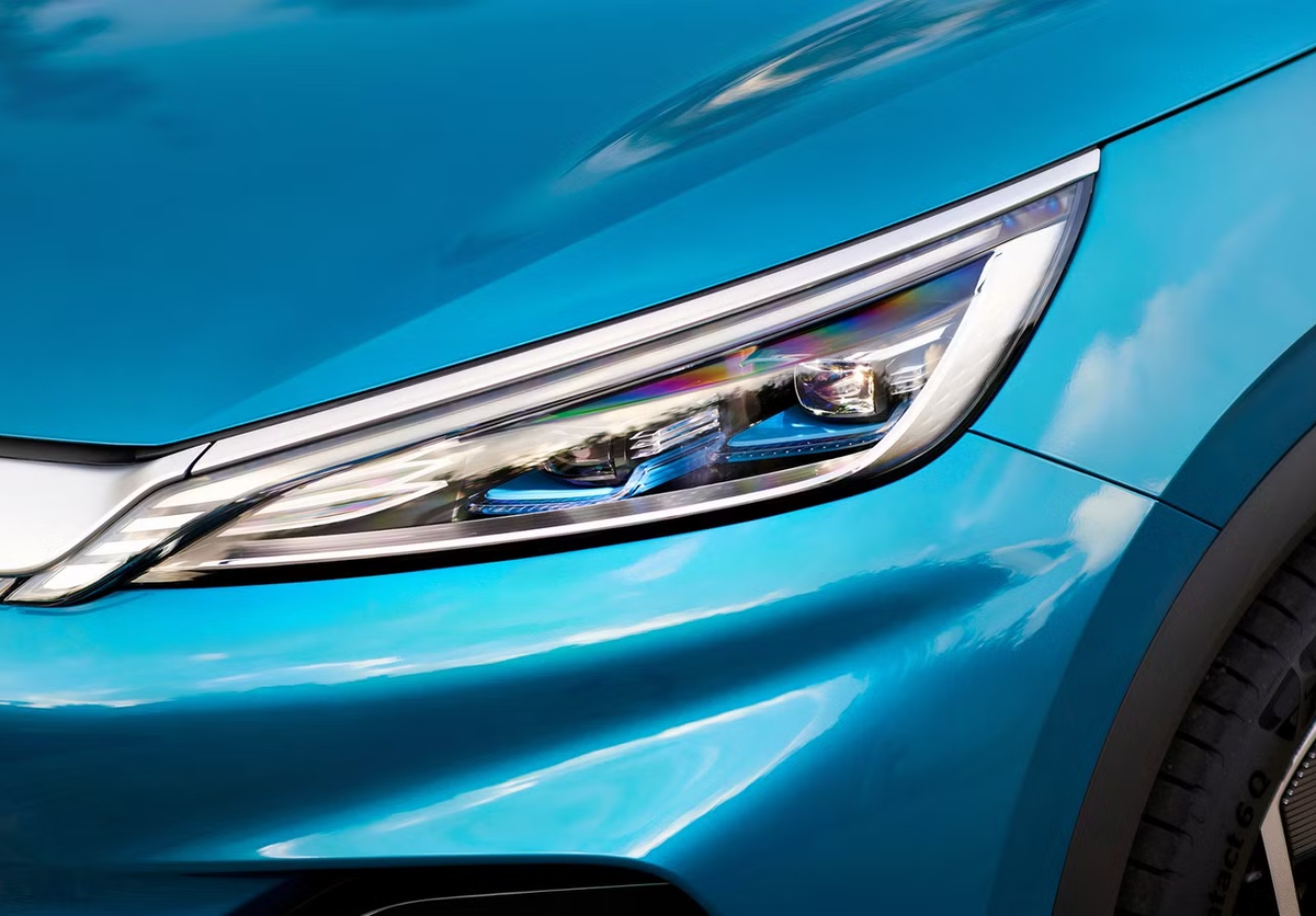 Бренд BYD не представлен официально в России, но активно работает на рынках других стран