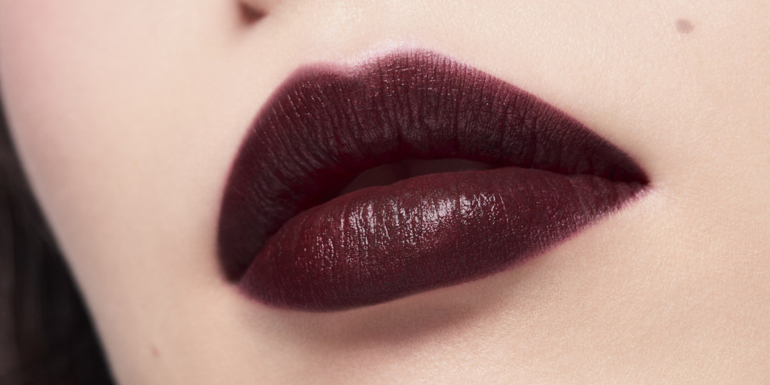 Chanel выпустил коллекцию косметики в культовом оттенке Rouge Noir