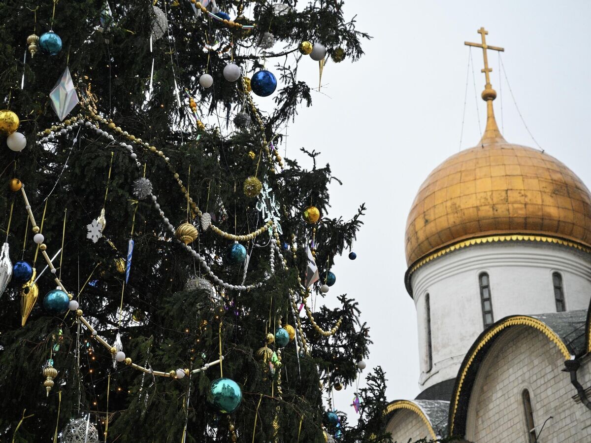    Главная новогодняя елка страны на Соборной площади Московского Кремля | © РИА Новости / Кирилл Зыков