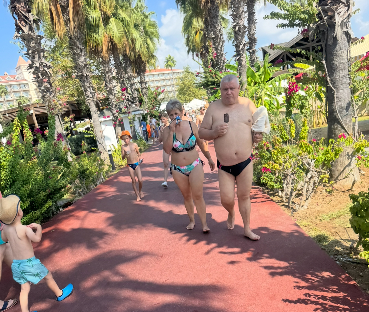 Отдыхающие.