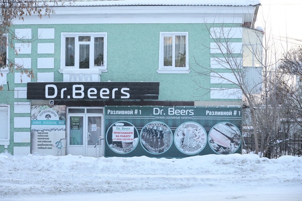    В глубинке не жалеют места для иностранных вывесок. / Татьяна Андреева/РГ