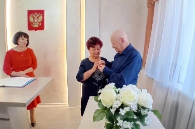    Какую годовщину можно торжественно отпраздновать в ЗАГСе?