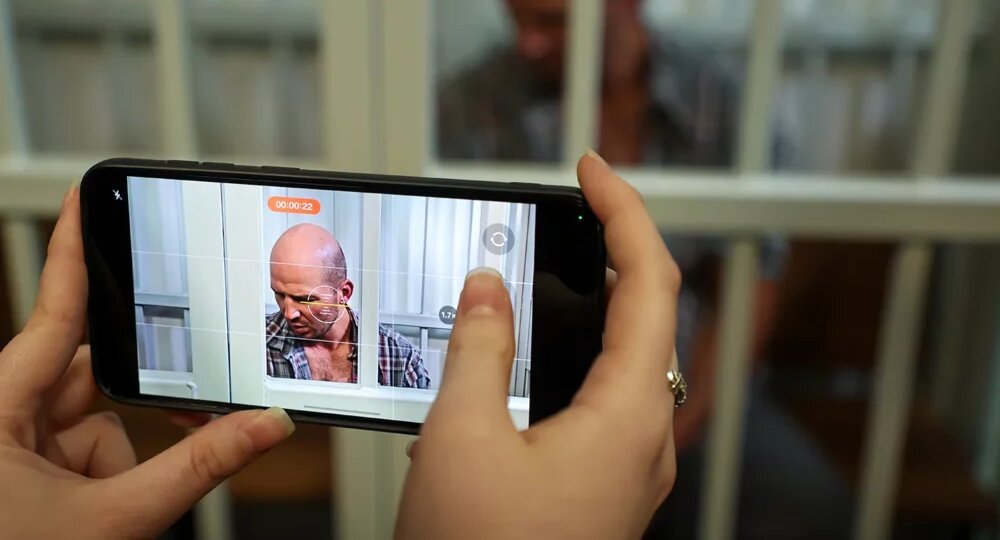 Экспертиза признала невменяемым бросившего ребенка на пол в Шереметьево мужчину