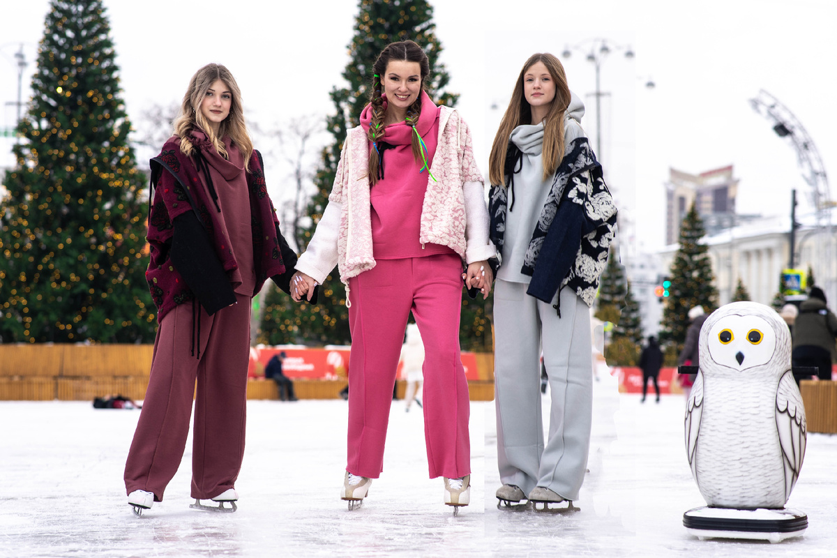 На моделях: жакет "Мона" из трехмерной шерсти и костюм Хлоя" из футера