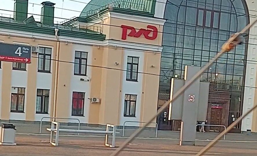 Четвёртая жена уехала. Я стоял на перроне и думал: что я делал не так