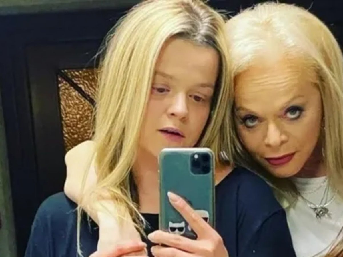     Лариса Долина с дочерью Линой