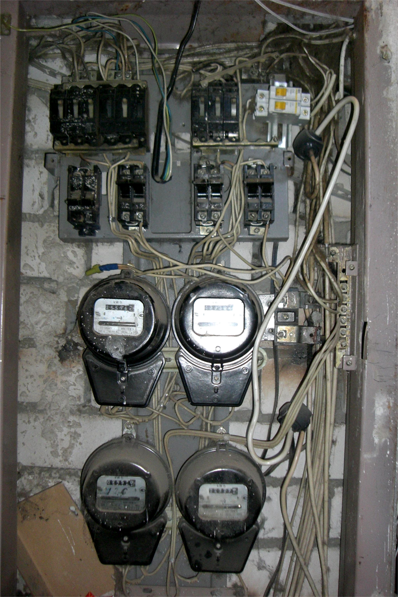 Обычный щит в многоквартирном доме