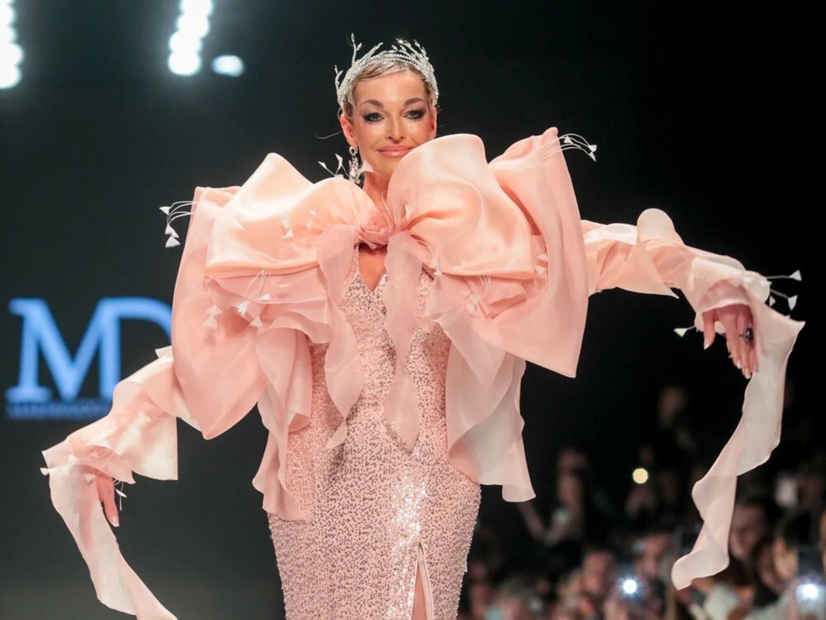     Анастасия Волочкова — российская артистка балета, танцовщица, общественная деятельница