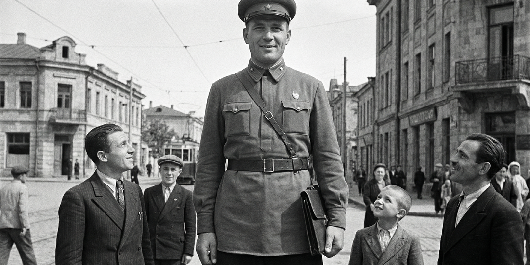 Прототип дяди Степы: Кто был реальным милиционером-великаном, с которого Михалков писал своего героя