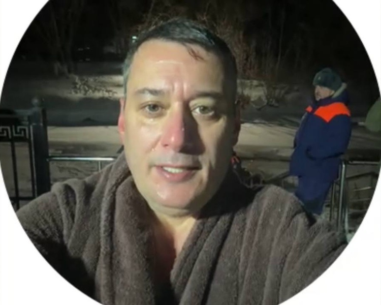     Губернатор Курской области окунулся в прорубь на Крещение Господне