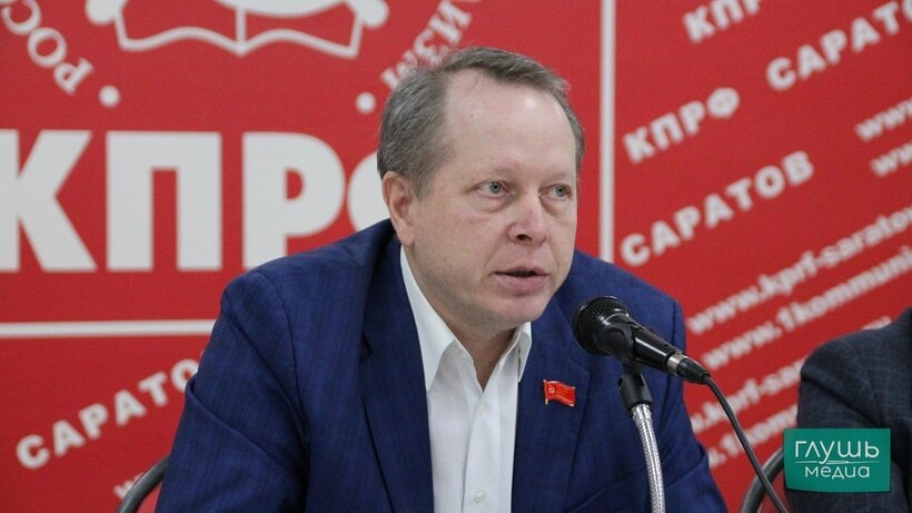 Саратовский депутат предложил прикрываться пиджаком ради тайного голосования