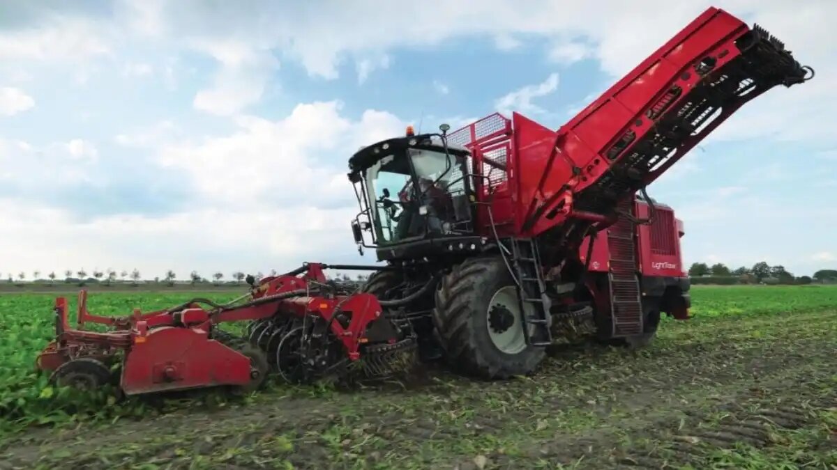 Фото: © Лукас ван де Вейер / Lucas van de Weijer / trekkeronline.nl
Нидерландская компания Speelman Machines приобрела права на выпуск комбайнов Agrifac LightTraxx и OptiTraxx