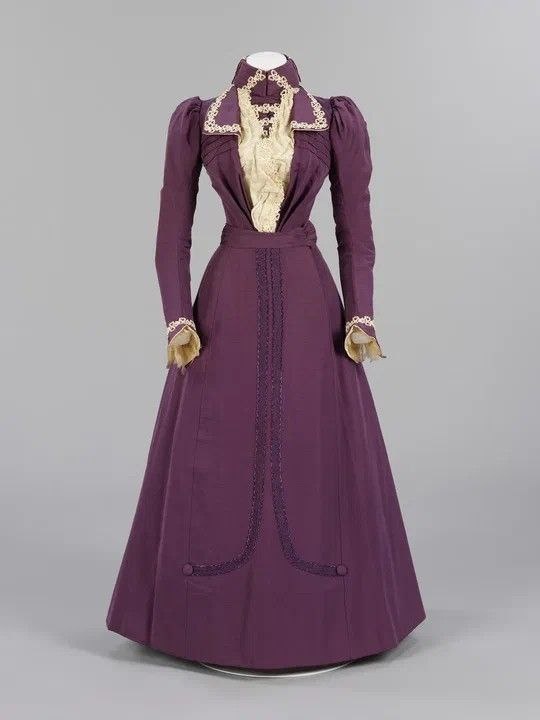 Платье замужней дамы для новогоднего визита 