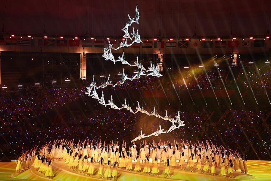 Церемония открытия летней универсиады-2023 на стадионе спортивного парка озера Дунъань в Чэнду. Китай, 28 июля 2023 года