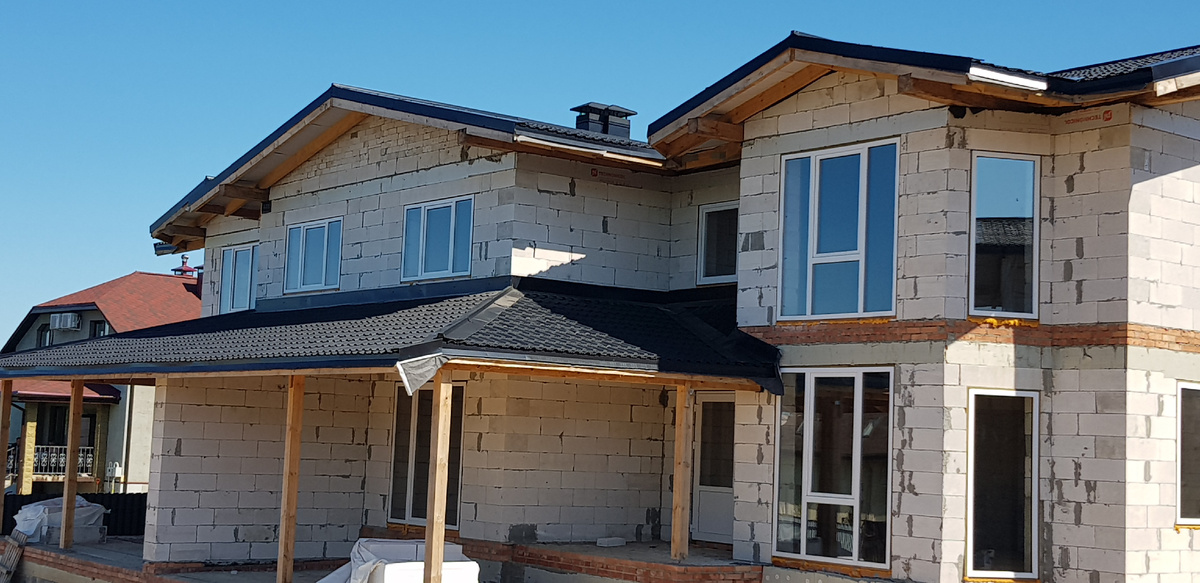 Резино-полимерная бесшумная Кровля Гумибо на крыше таунхауса. 