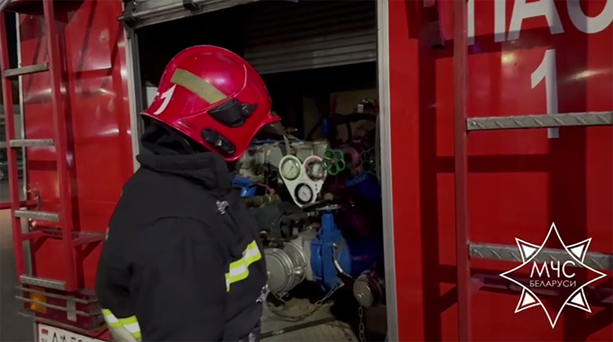 Горели автомобиль, дом, магазин и хозпостройка: за сутки в Речицком районе произошло 4 пожара