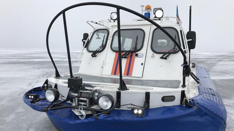 Пять рыбаков застряли на отколовшейся льдине в Финском заливе
