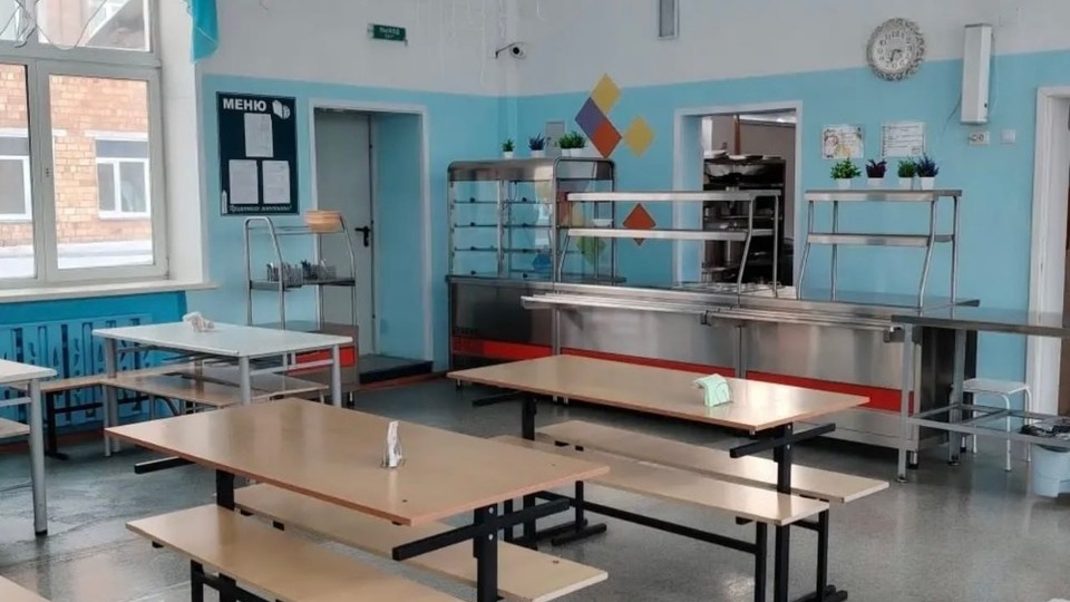 В Ермаковском округе учителя не получали зарплату из-за ошибок чиновников