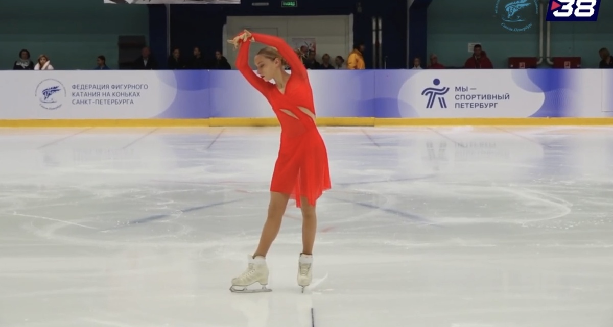 Скриншот из трансляции Студии 38. У Лидии новое платье