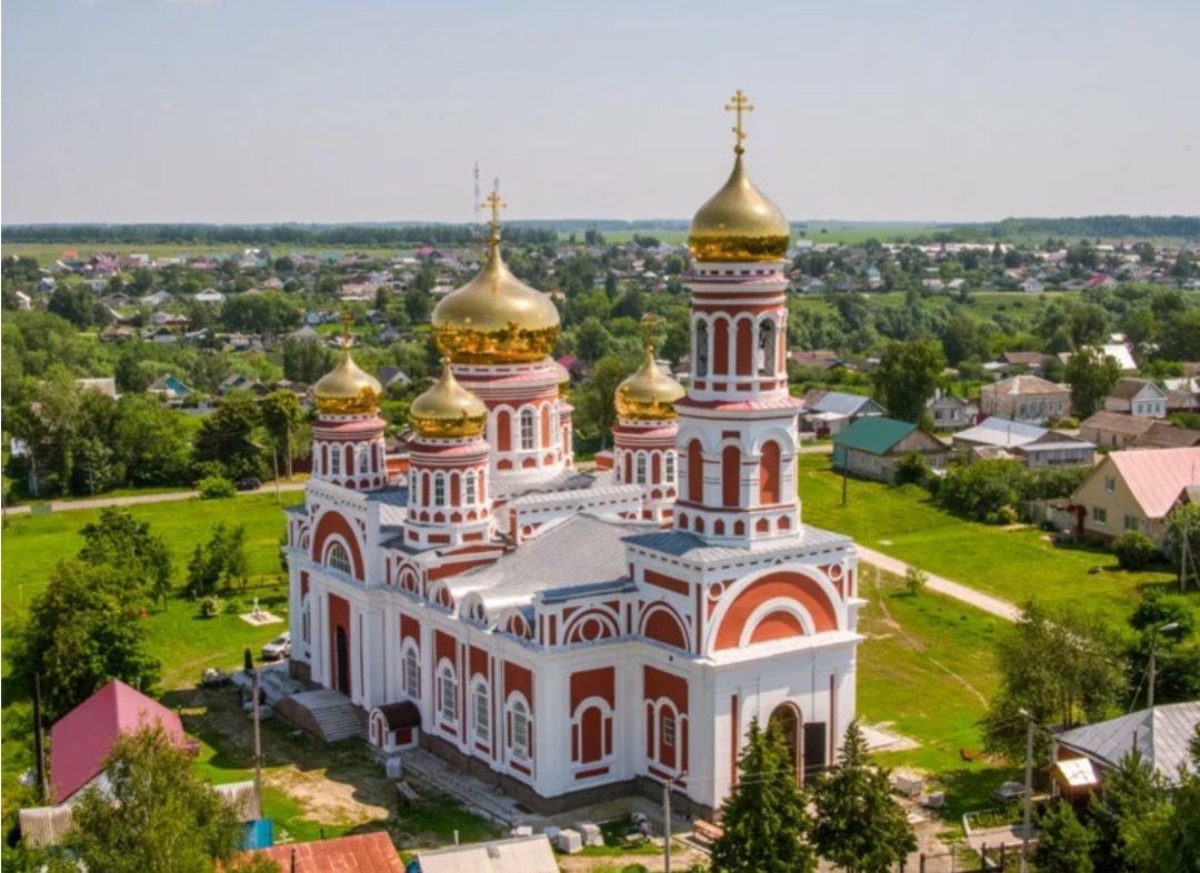 Путешествия в такие природные и божьи места тоже несут радость и приятные воспоминания. Солнышко днем на все это светит, а ночью луна вращается и освещает все это сверху и боженька плюсом все наблюдает и планета каждого слышит, видит, чует и делаются потом дела по справедливости всем и каждому