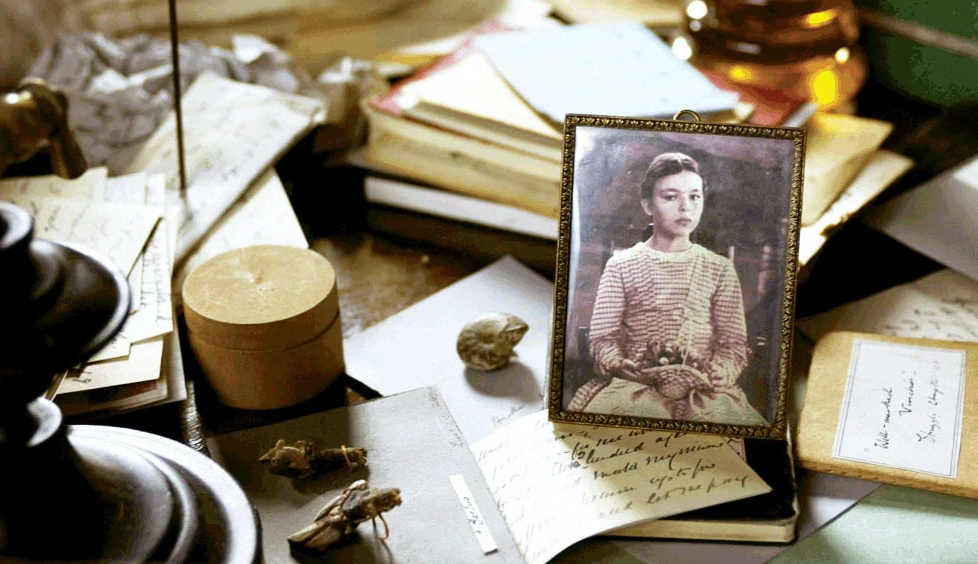 Кадр из фильма "Сотворение / Происхождение" (2009)