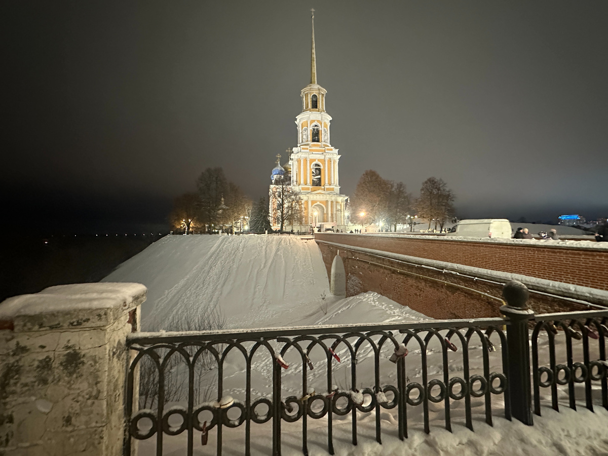 Соборная (Курганская) колокольня и Глебовский мост в Кремль