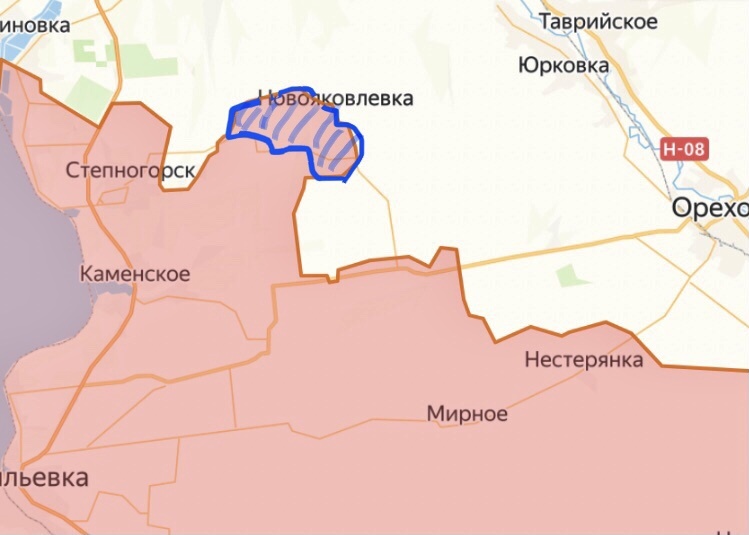 Карта от милитари-сайта Лостармор. Синим контуром со штрихом - автором настоящего канала обозначен участок объявленный взятым под контроль нашими войсками, но не подтверждаемый какими-либо объективными данными, а также опровергаемый согласно сообщению ТГ-канала «Анатолий Радов».