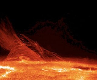 «Люди читали газеты при свете полярного сияния»: как мир пережил самую сильную вспышку на Солнце