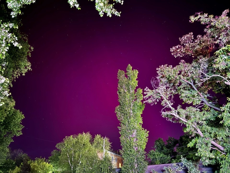    Сильное сияние дончане увидели в мае 2024 года. Фото: Ирина Дьяченко.