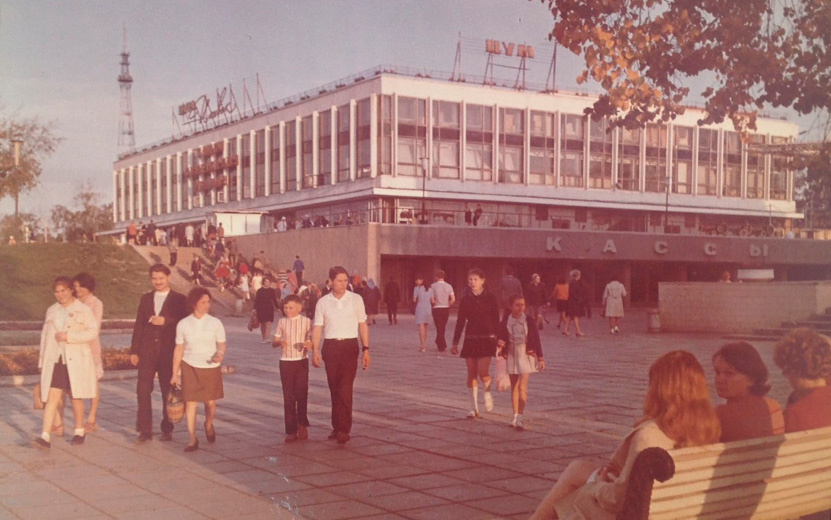    Долгая стройка и давка на открытии: ЦУМ Ижевска отмечает день рождения